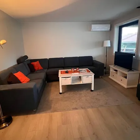 Sentral, Stor I 2 Etg Inntil 4 Pers * Svolvær