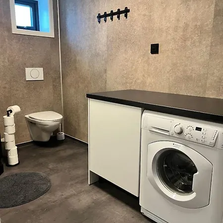Sentral, Stor I 2 Etg Inntil 4 Pers Svolvær