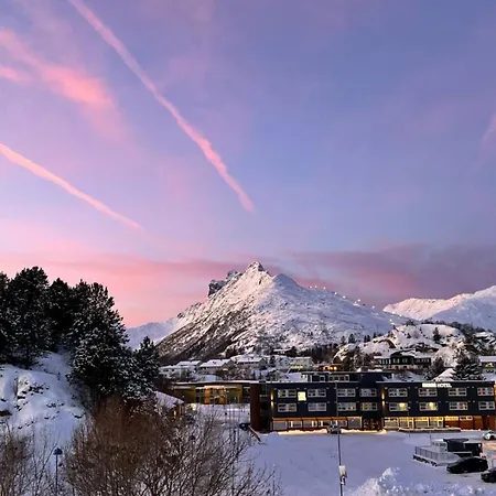 Sentral, Stor I 2 Etg Inntil 4 Pers Apartmán Svolvær